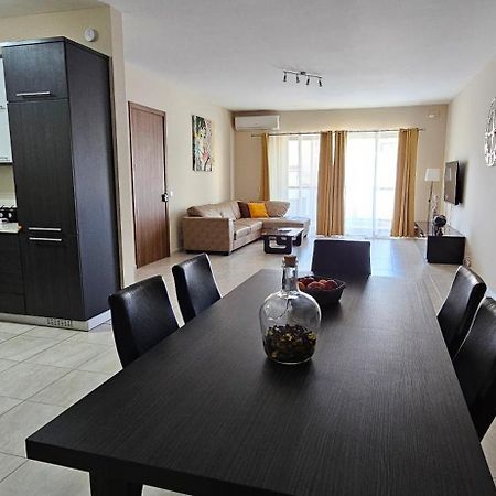 Large Apartment In Marsascala. Sleeps 6 Marsaskala Exterior photo